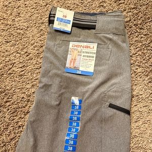 New with tags men’s Denali Brand cargo shorts.